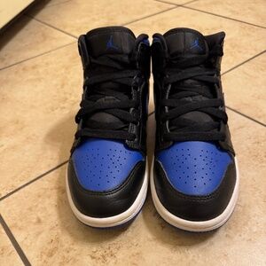 Jordan 1 Mid Kids Black/Royal Size 2 – Great Condition
